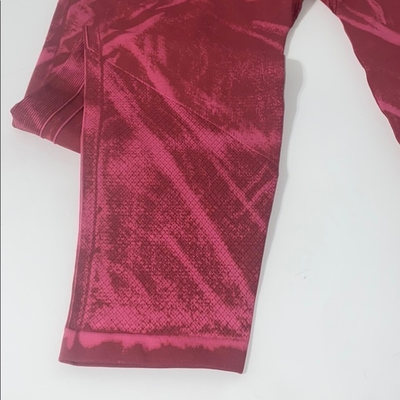 Ebb to Street Tight Wash Lululemon Leggings size 10 red & pink seamless - Picture 10 of 11